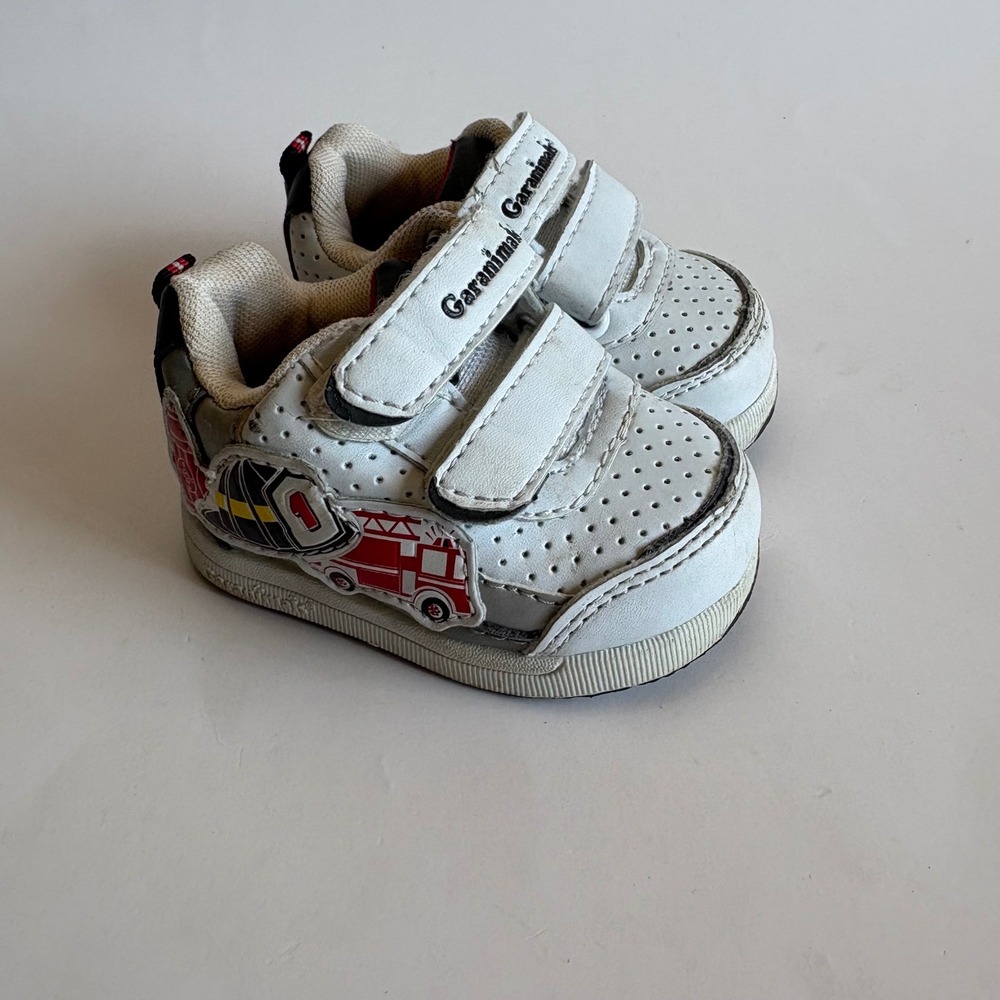 Garanimals Infant Boys Fire Truck Sneakers White Hook Loop Size 2‎ Y2K